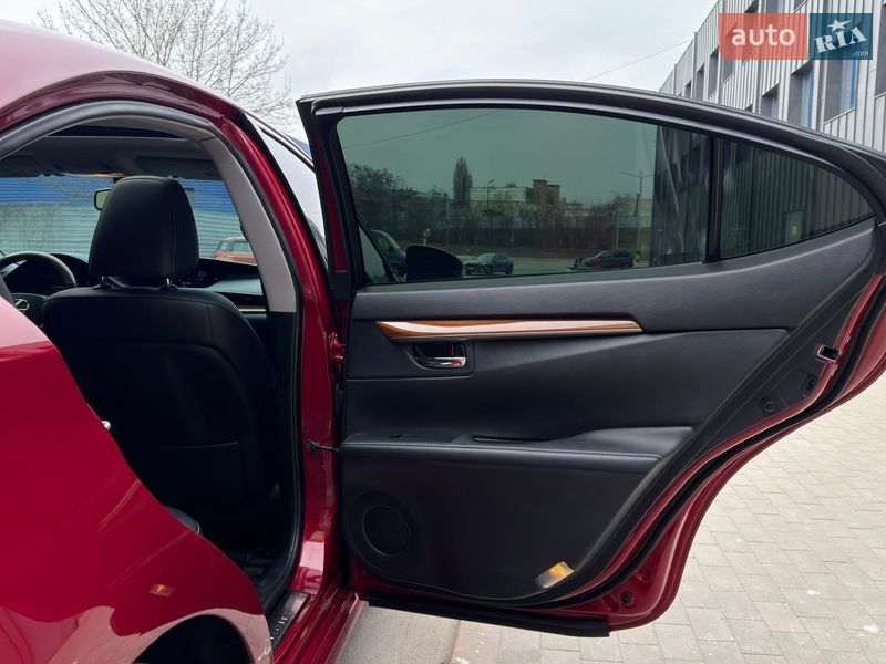 Седан Lexus ES 2014 в Києві