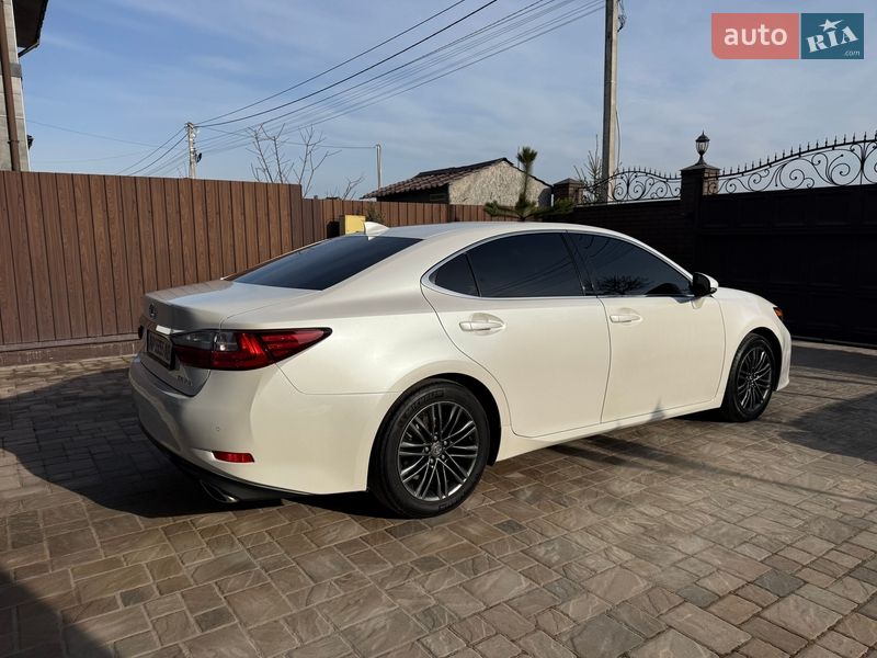 Седан Lexus ES 2018 в Киеве