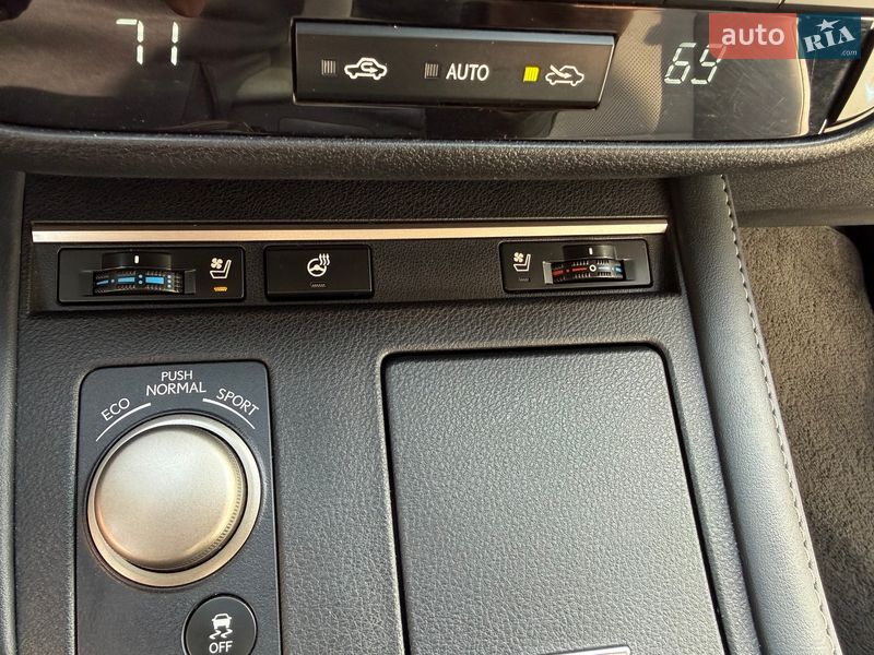 Седан Lexus ES 2018 в Киеве