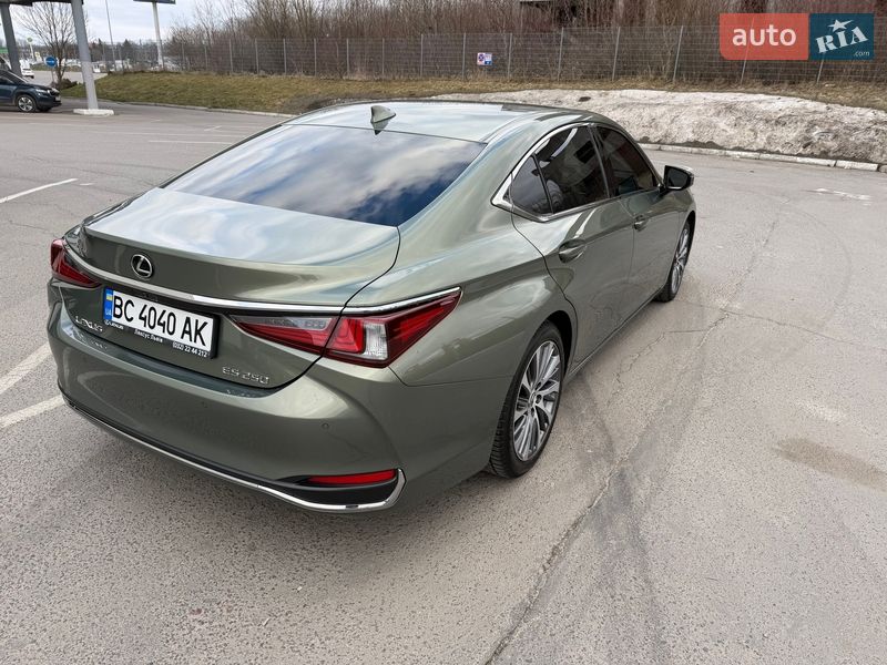 Седан Lexus ES 2020 в Львові
