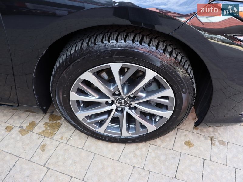 Седан Lexus ES 2022 в Львове