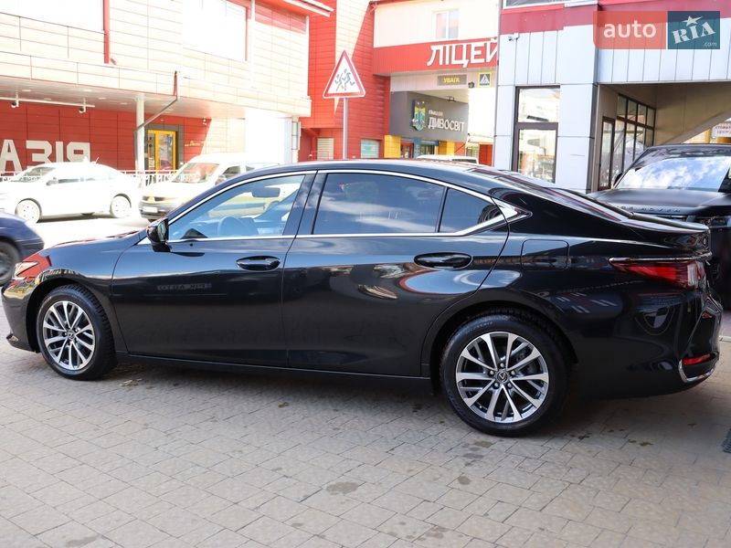 Седан Lexus ES 2022 в Львове