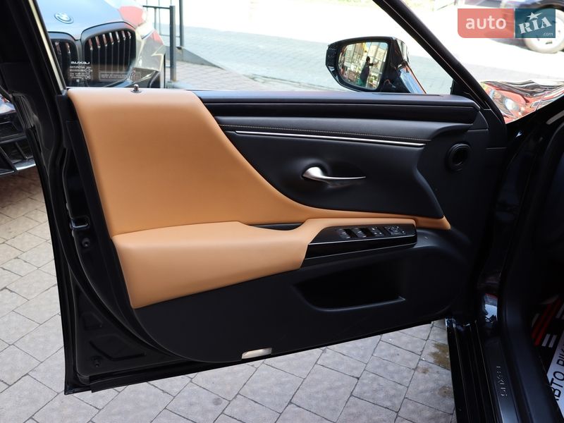 Седан Lexus ES 2022 в Львове
