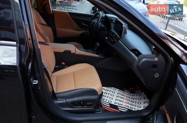 Седан Lexus ES 2022 в Львове