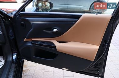 Седан Lexus ES 2022 в Львове