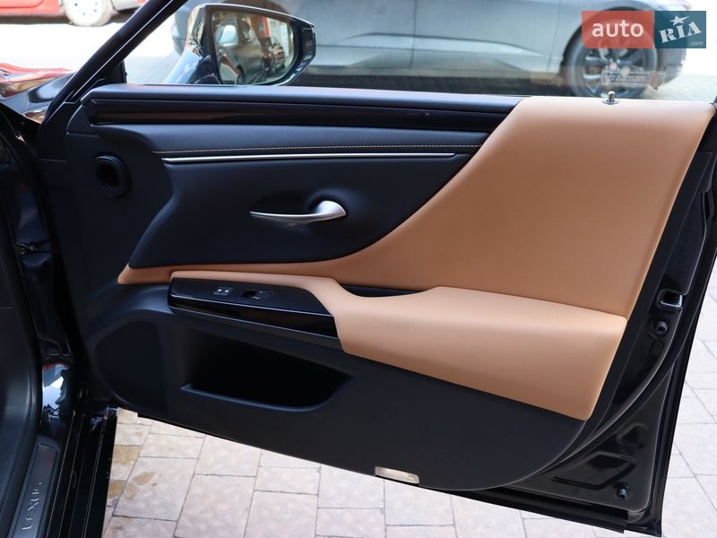 Седан Lexus ES 2022 в Львове