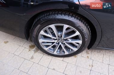 Седан Lexus ES 2022 в Львове