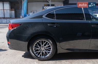 Седан Lexus ES 2018 в Киеве