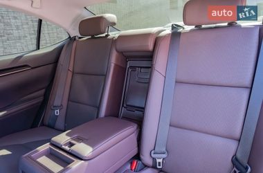 Седан Lexus ES 2018 в Киеве