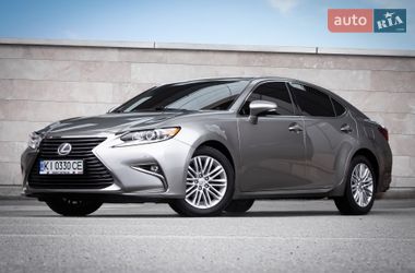 Седан Lexus ES 2018 в Киеве
