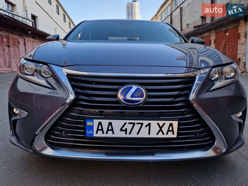 Седан Lexus ES 2015 в Киеве