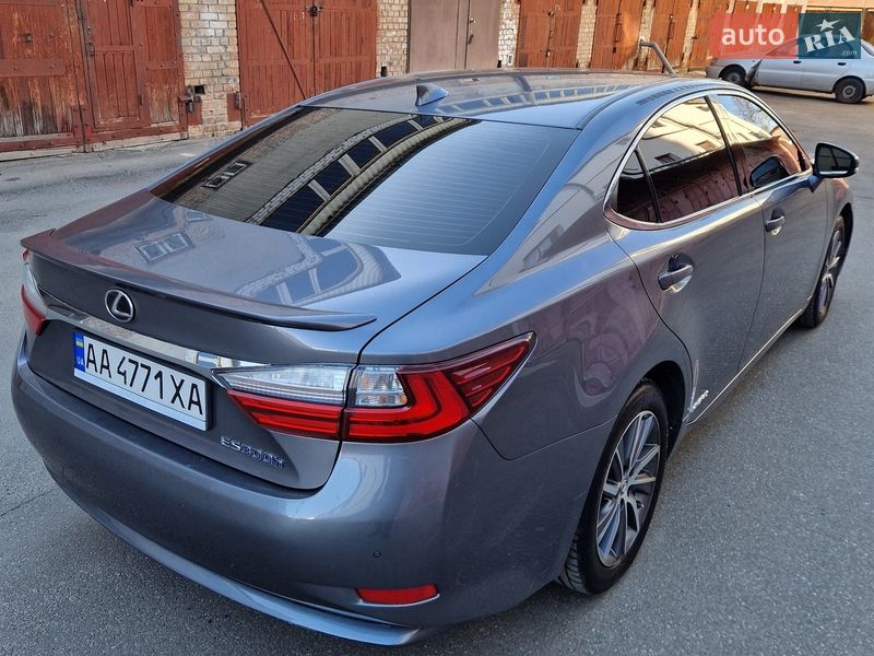 Седан Lexus ES 2015 в Киеве