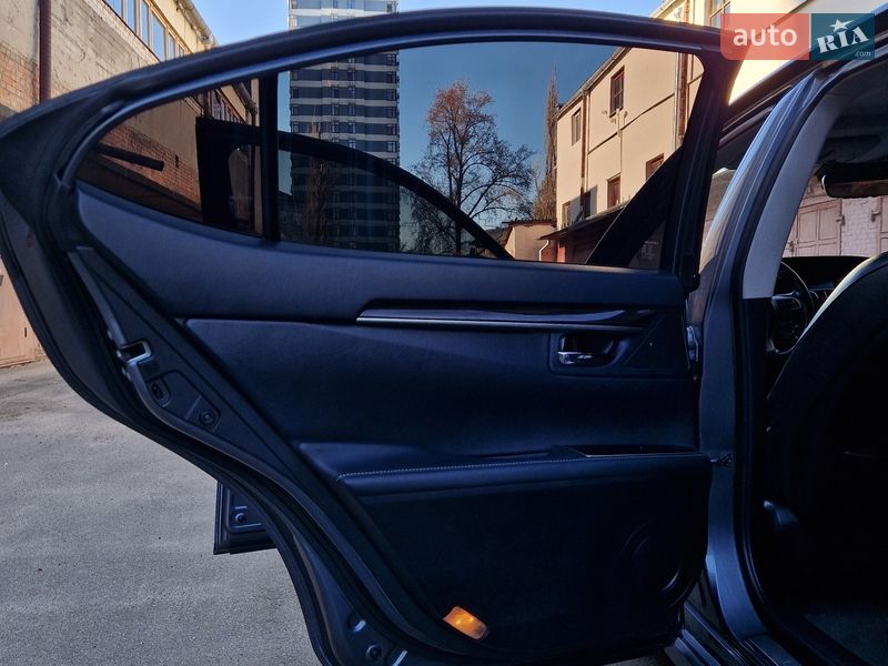 Седан Lexus ES 2015 в Киеве