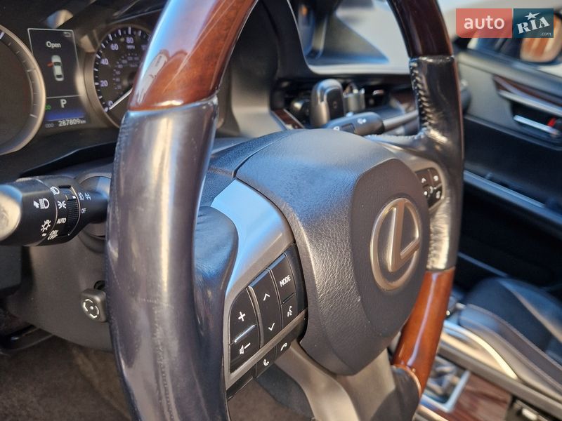 Седан Lexus ES 2015 в Киеве