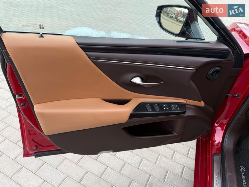 Седан Lexus ES 2020 в Ужгороде