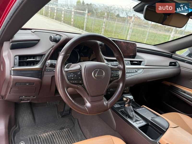 Седан Lexus ES 2020 в Ужгороде