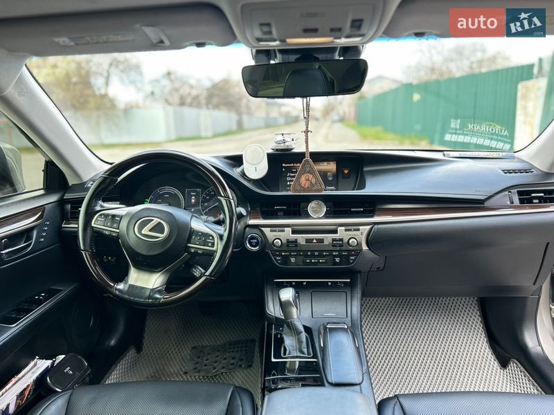Седан Lexus ES 2017 в Киеве