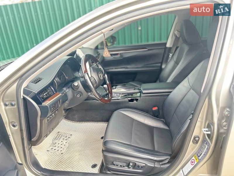 Седан Lexus ES 2017 в Киеве