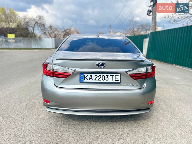 Седан Lexus ES 2017 в Киеве