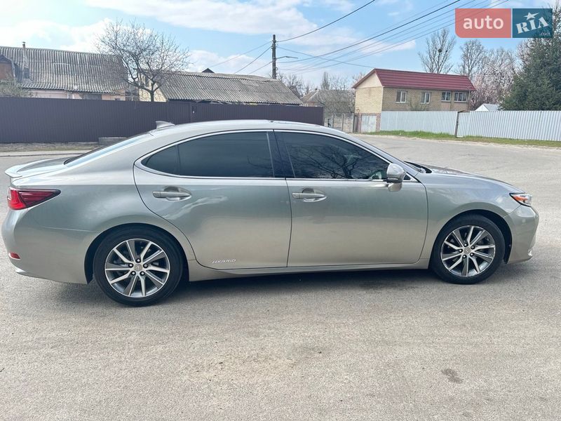 Седан Lexus ES 2017 в Киеве