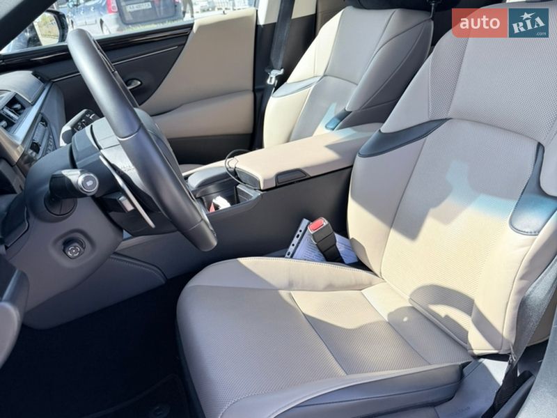 Седан Lexus ES 2019 в Киеве