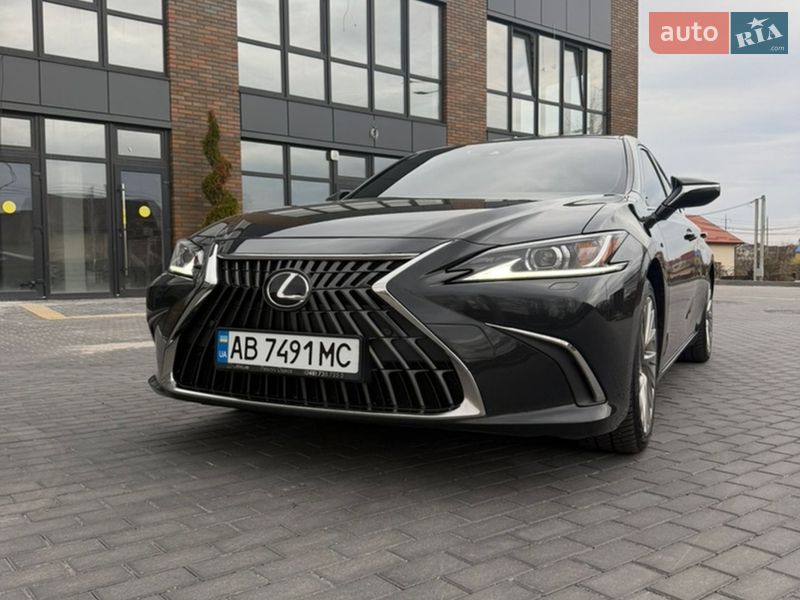 Седан Lexus ES 2022 в Виннице