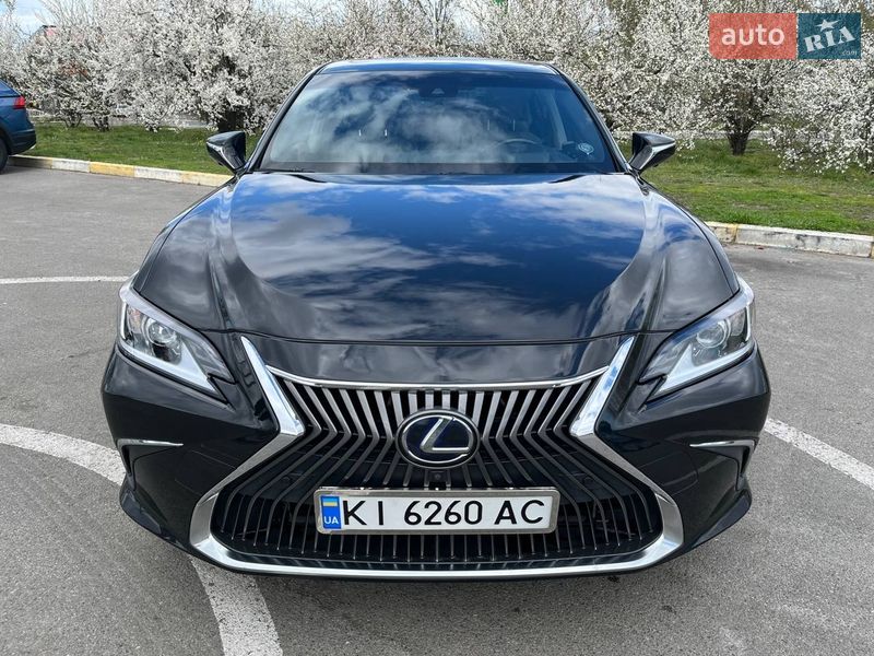 Седан Lexus ES 2018 в Киеве