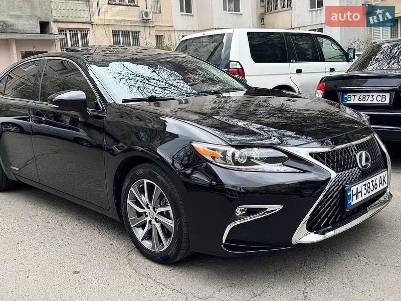 Lexus ES