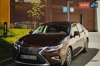 Седан Lexus ES 2016 в Львове