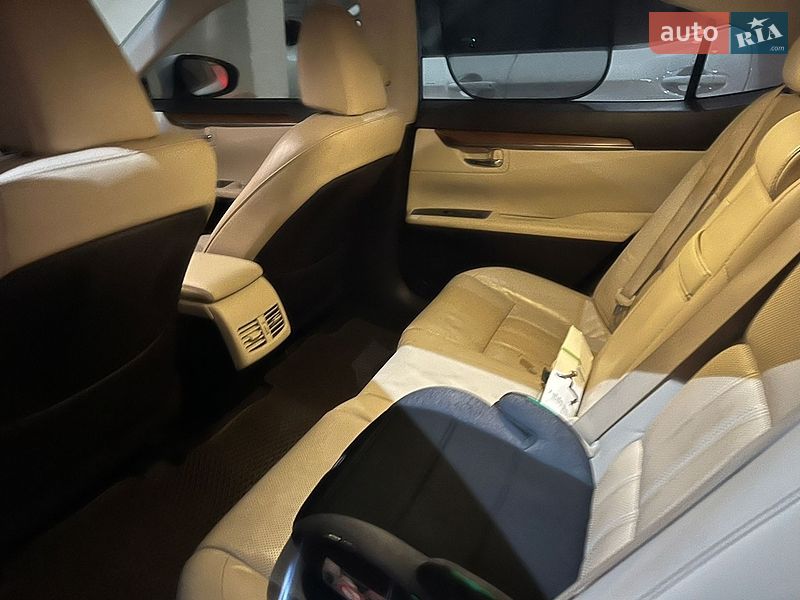 Седан Lexus ES 2016 в Києві