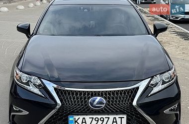 Седан Lexus ES 2016 в Киеве
