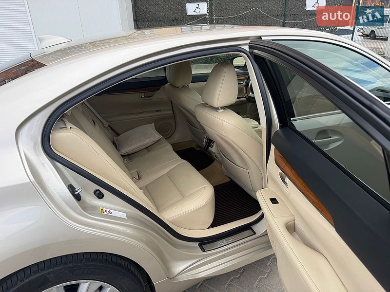 Седан Lexus ES 2015 в Одессе