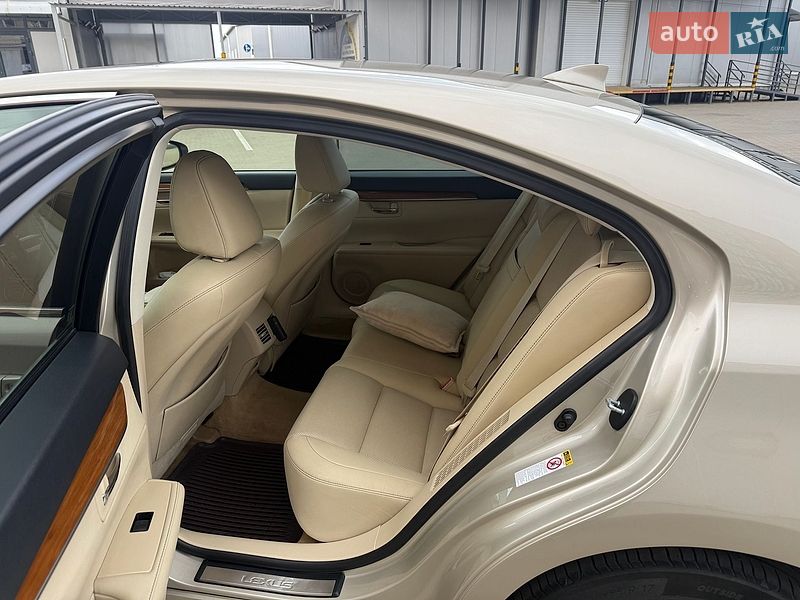 Седан Lexus ES 2015 в Одессе