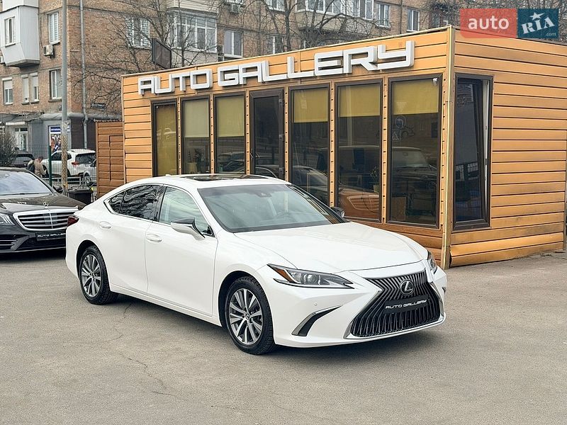 Lexus ES 2021