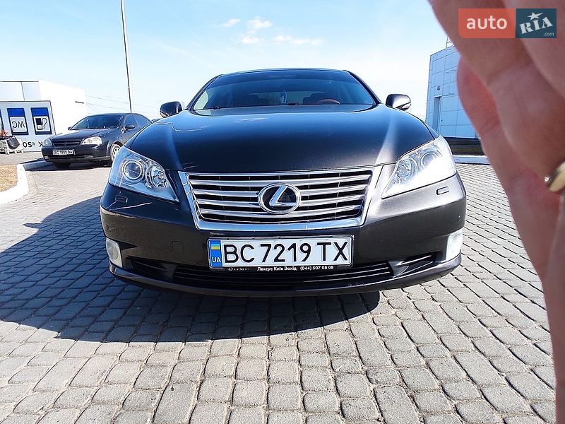 Седан Lexus ES 2011 в Львове