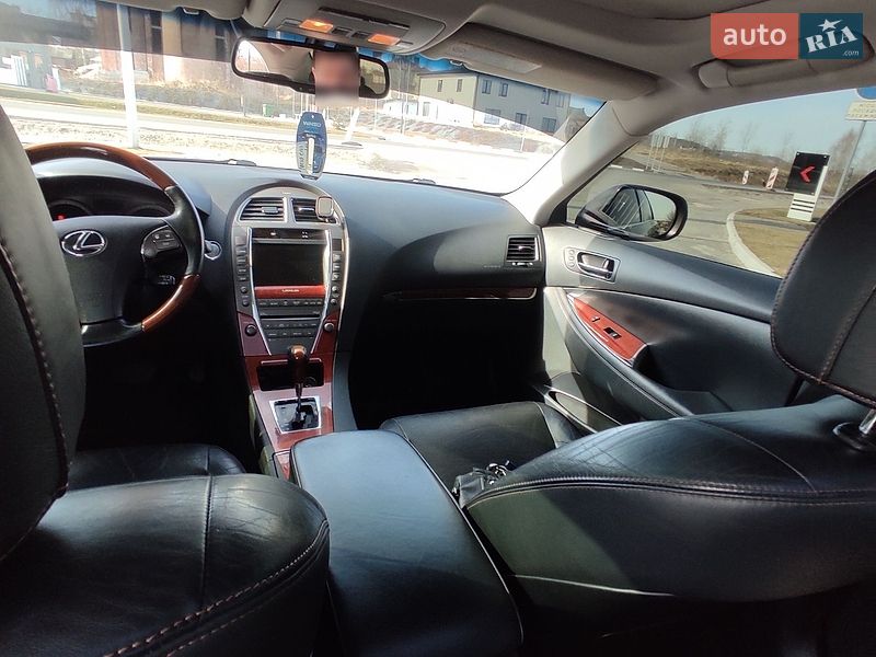 Седан Lexus ES 2011 в Львове