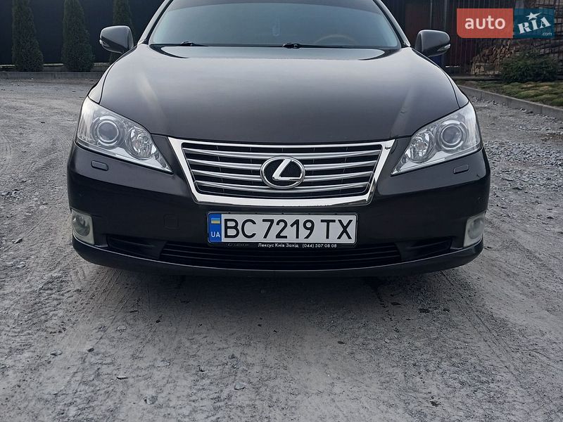 Седан Lexus ES 2011 в Львове