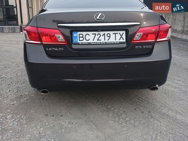 Седан Lexus ES 2011 в Львове