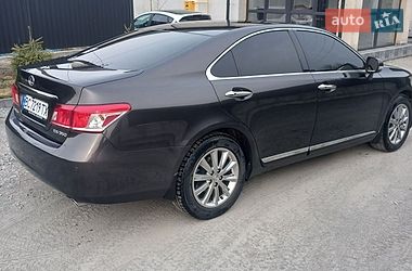 Седан Lexus ES 2011 в Львове