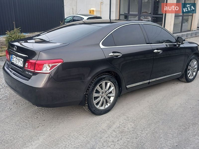 Седан Lexus ES 2011 в Львове