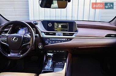 Седан Lexus ES 2019 в Львове
