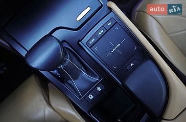 Седан Lexus ES 2019 в Львове