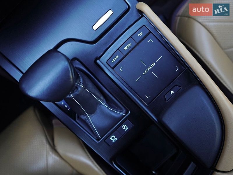 Седан Lexus ES 2019 в Львове