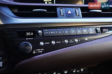 Седан Lexus ES 2019 в Львове