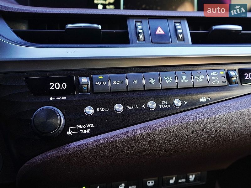 Седан Lexus ES 2019 в Львове