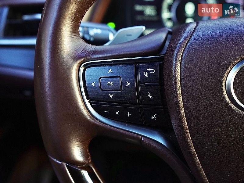 Седан Lexus ES 2019 в Львове