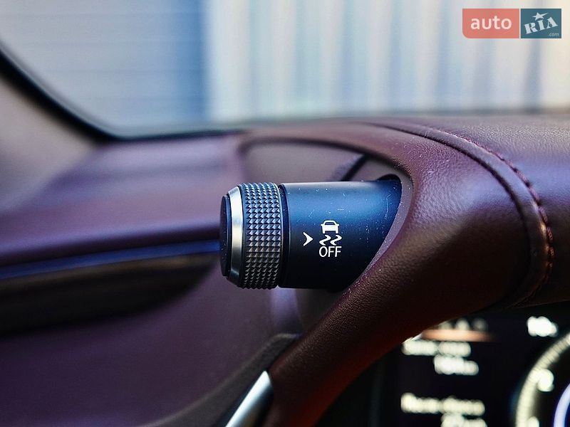 Седан Lexus ES 2019 в Львове
