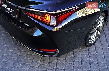 Седан Lexus ES 2019 в Львове