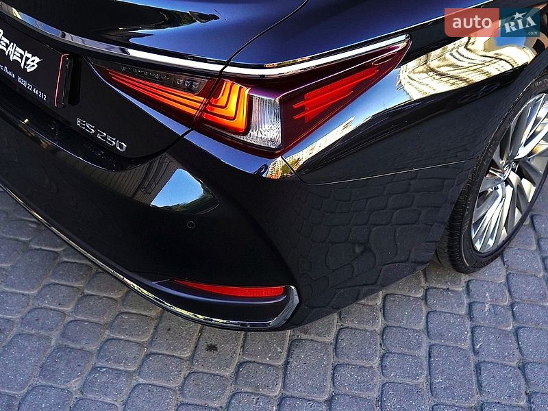 Седан Lexus ES 2019 в Львове
