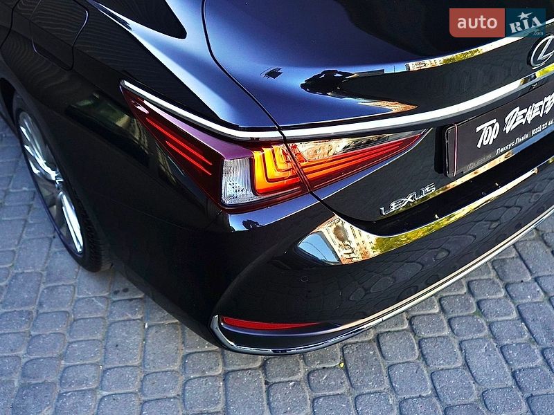 Седан Lexus ES 2019 в Львове